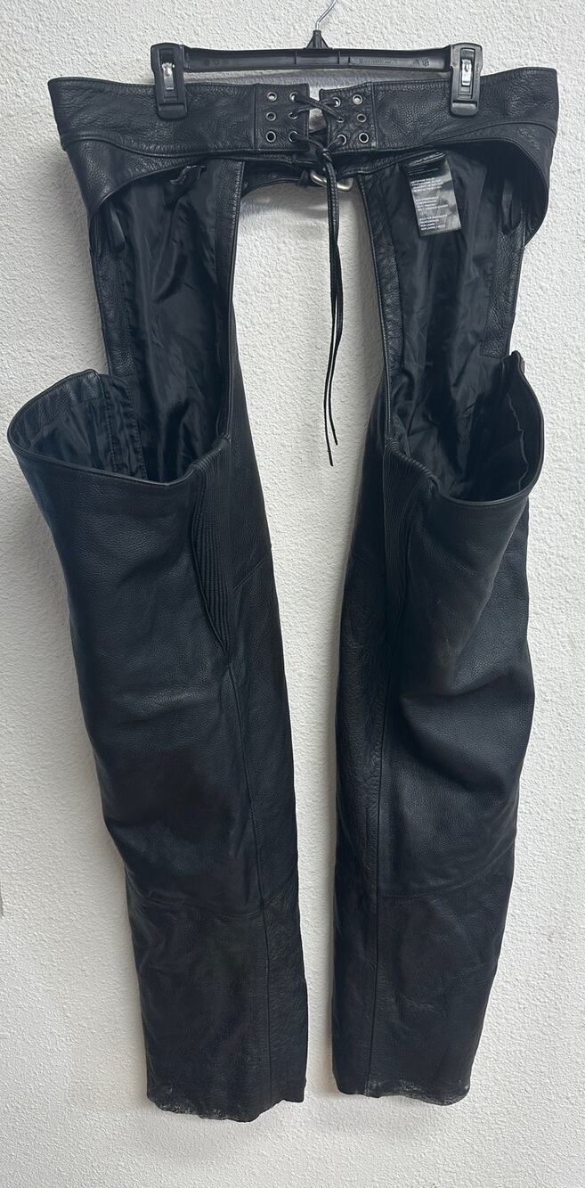 Harley Davidson Men's Deluxe Midweight Leather ChapsSize Regular XL 98100-16VS